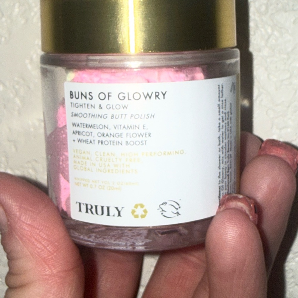 TRULY Buns of Glowry Smoothing Butt Polish - Pink with Gold Lid